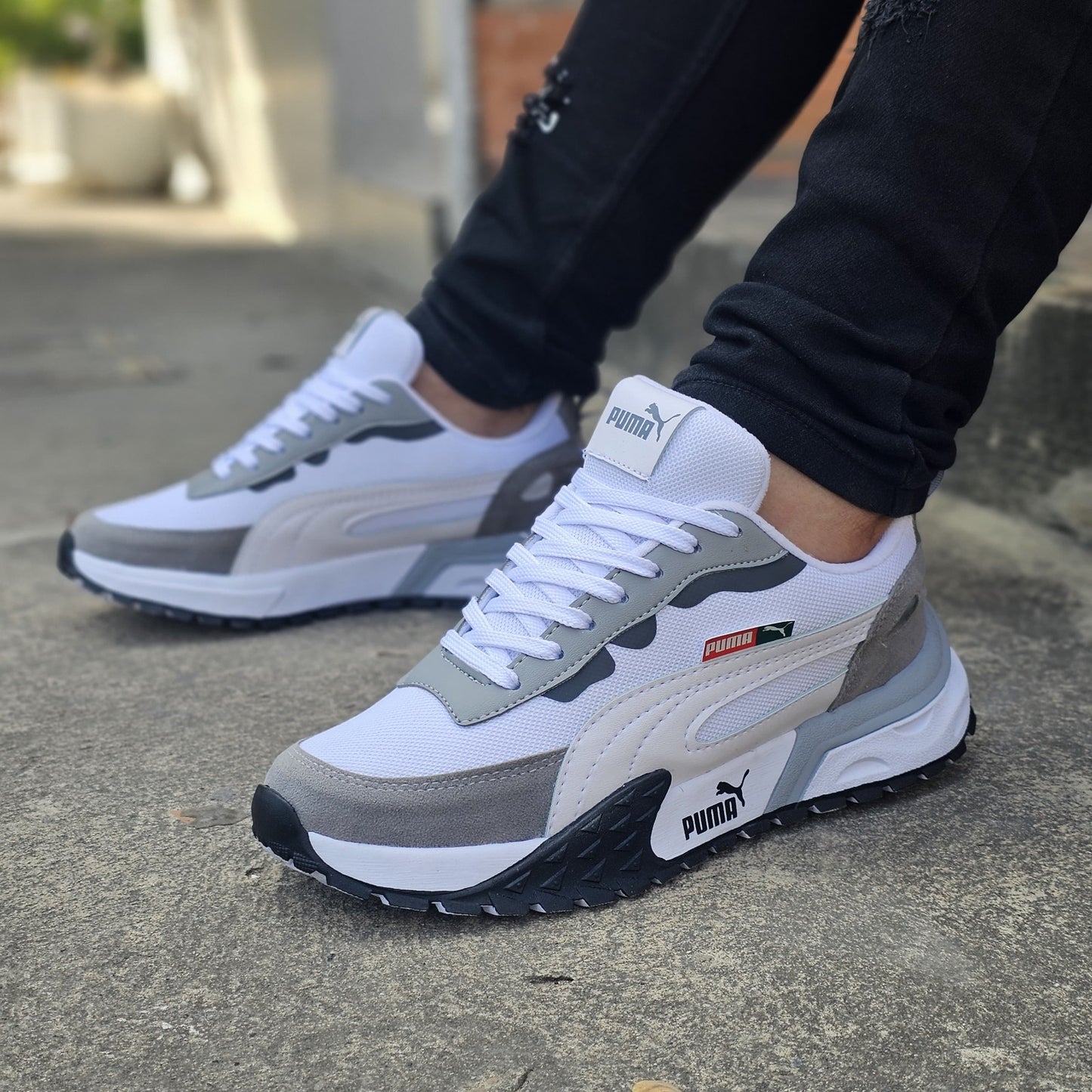Deportivo Puma + 3 Pares Medias gratis