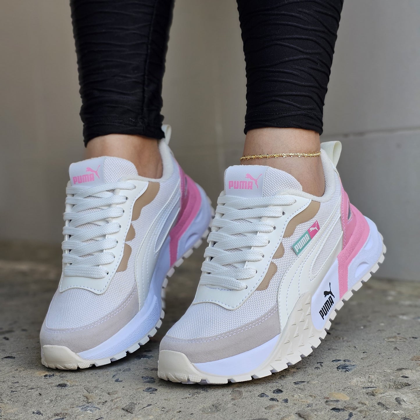 Deportivo Puma Dama + Regalo de 3 pares de Medias