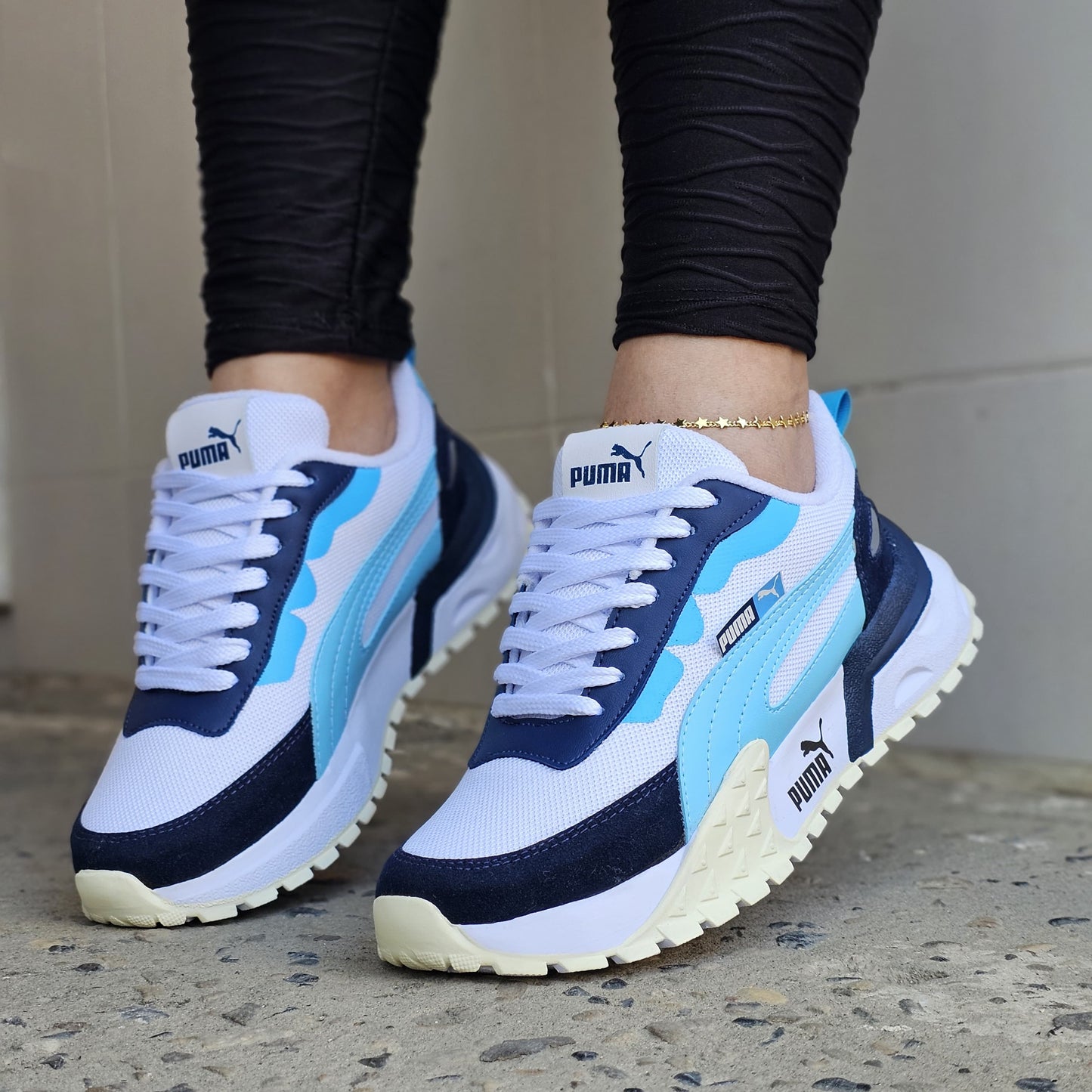 Deportivo Puma Dama + Regalo de 3 pares de Medias