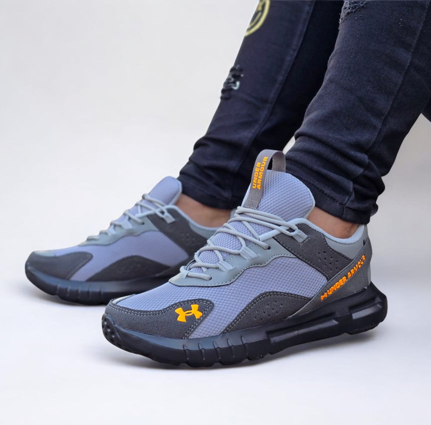 Zapatos Under Armour +¡+Regalo de 3 Pares de Medias!