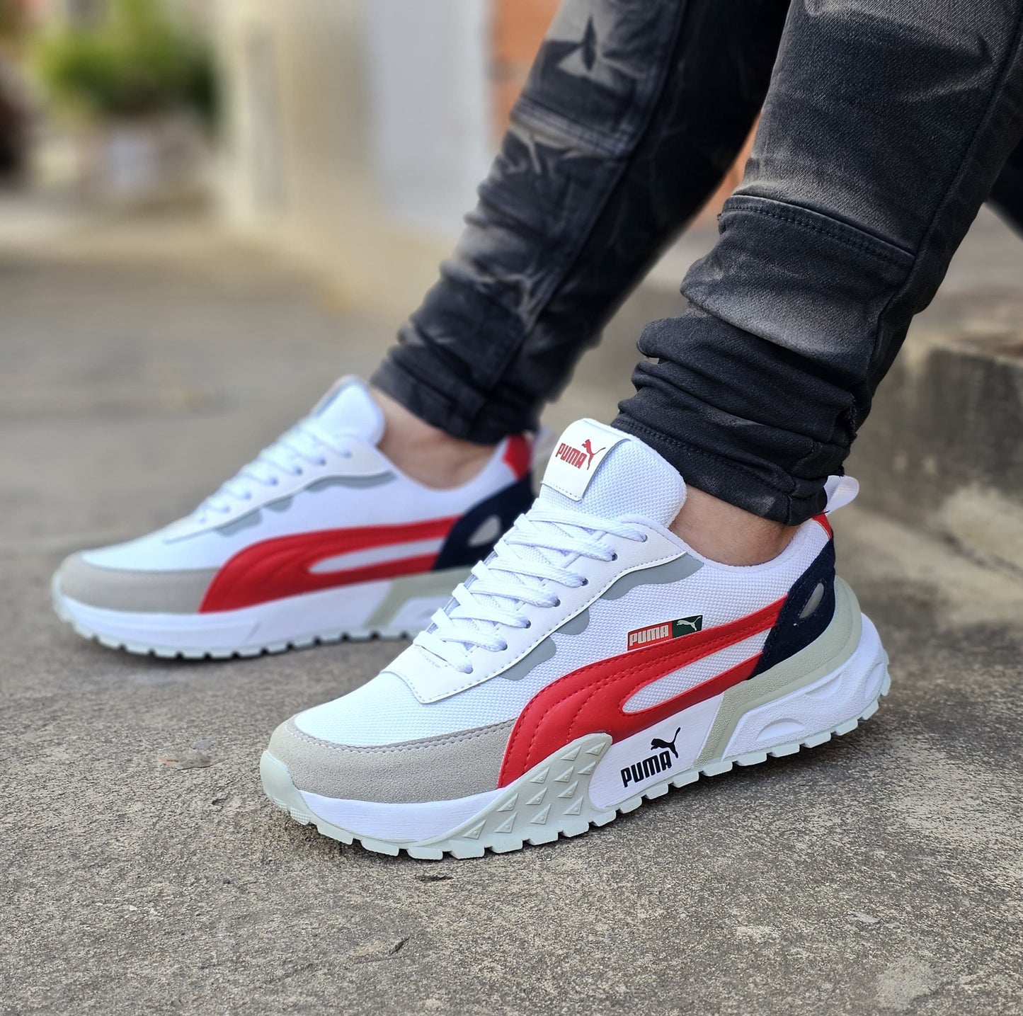 Deportivo Puma + 3 Pares Medias gratis